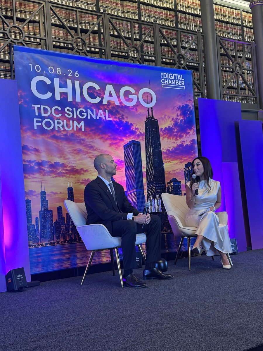 ZuneraMazhar's tweet photo. On stage at #ChicagoSignalForum: @wyoapollo of the Wyoming Stable Token Commission joins @DigitalChamber ‘s very own State Executive Director @SocialGoodBiz to discuss how first movers at the state level are shaping the future of crypto policy.

#CryptoPolicy #Stablecoins https://t.co/tJ1FmSA6NR