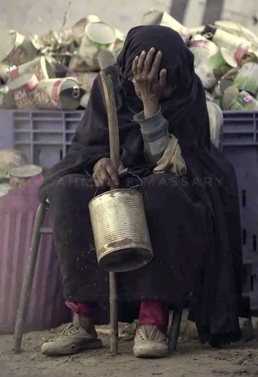 ros_sara2002's tweet photo. She has nothing left but a tear and an empty can.
A prayer for the women and children in Sudan. https://t.co/qGtS37Qhjr