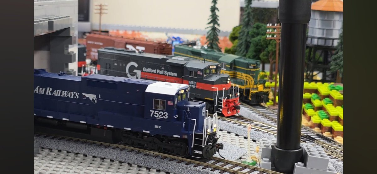 bricksntrains's tweet photo. Definitely my favorite screen shot from today!
#LEGO
#hoscale
#mashup
#modelrailroad https://t.co/6hgsv7R4vV