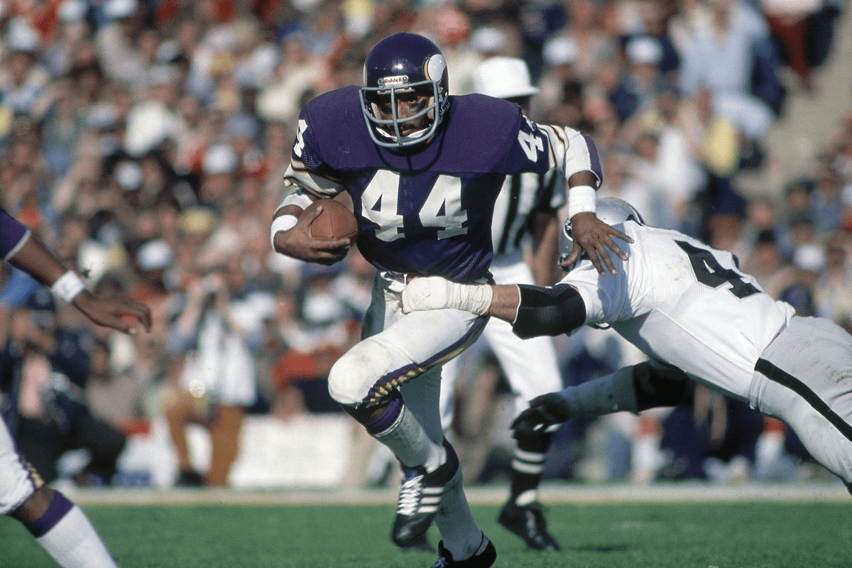 ChuckForeman's tweet photo. Breaking off a run in Super Bowl XI https://t.co/GNFgqMOAGU
