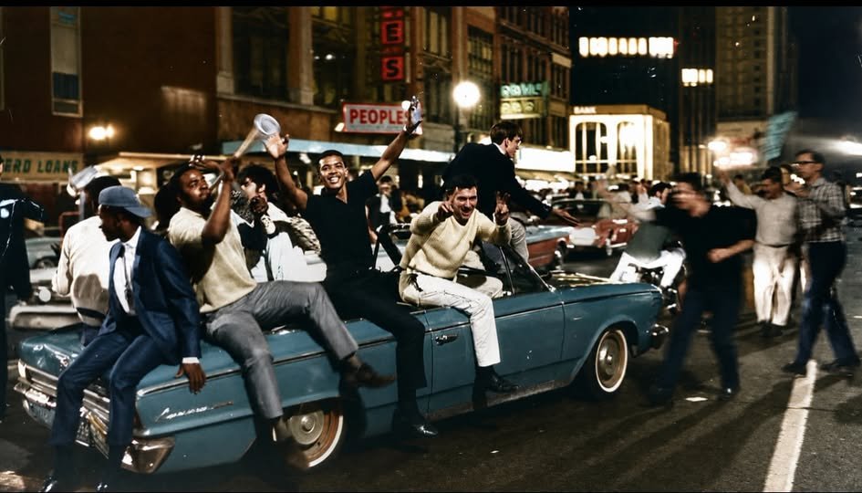 IffyTheDopester's tweet photo. Celebrating the 1968 World Series Victory in Detroit. https://t.co/10WYsz2qp4