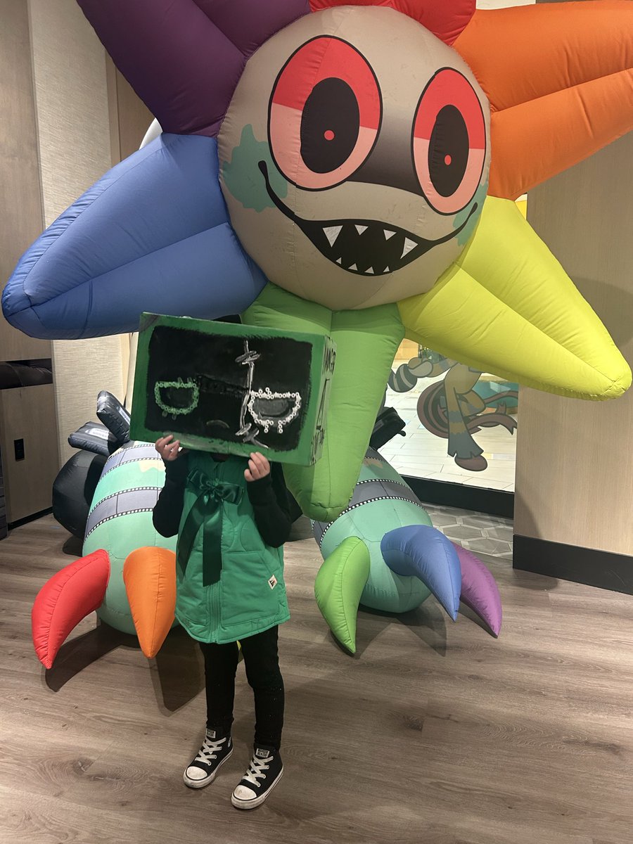 KaylaC72140's tweet photo. Took my little girl on the spectrum to the Dandy’s World Experience and she had the best time meeting the nicest people! A dream come true for her! A nice young man gave her a #vee keychain, thank you again so much! #dandysworld #cosplay #autism #shrimpo #looey #waxwell #bassie https://t.co/NjzxP6Dz8Z