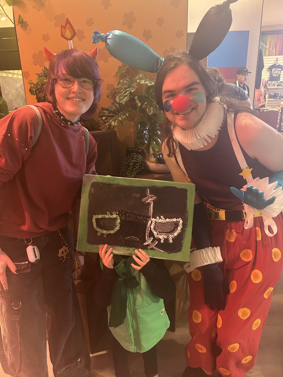 KaylaC72140's tweet photo. Took my little girl on the spectrum to the Dandy’s World Experience and she had the best time meeting the nicest people! A dream come true for her! A nice young man gave her a #vee keychain, thank you again so much! #dandysworld #cosplay #autism #shrimpo #looey #waxwell #bassie https://t.co/NjzxP6Dz8Z