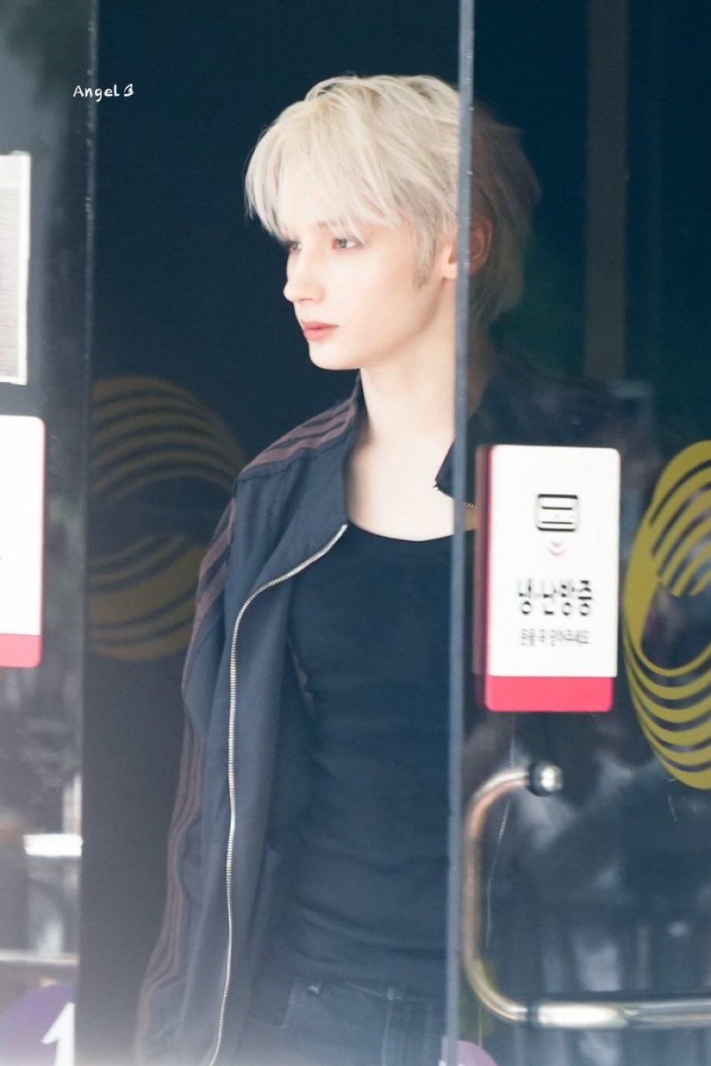 ningdungrie's tweet photo. please be an outfit repeater… https://t.co/aOpoHxq0D5