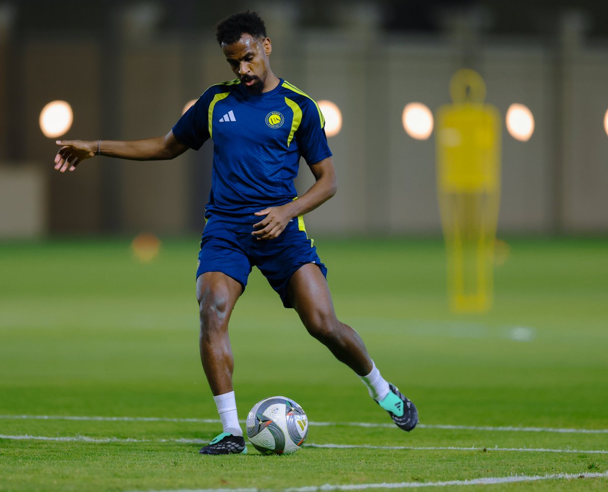 AlNassrFC's tweet photo. غدًا الجمعة .. نلتقـي في الأول بـارك 💛 https://t.co/7xpzX1LehT
