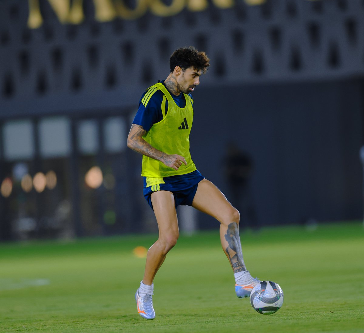 AlNassrFC's tweet photo. غدًا الجمعة .. نلتقـي في الأول بـارك 💛 https://t.co/7xpzX1LehT