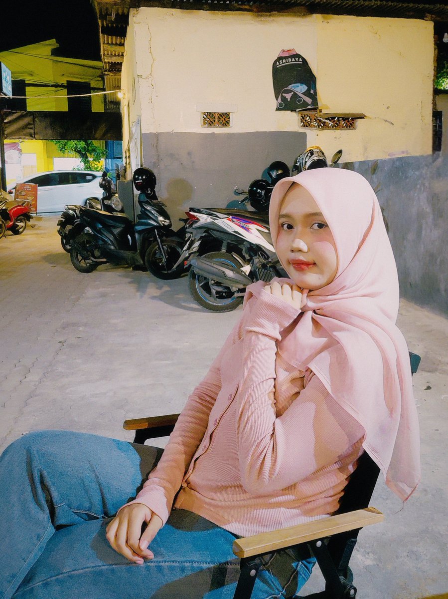 ddecymal's tweet photo. background e jelek tapi akunya cantik wkwk https://t.co/YkvYVqeTeL