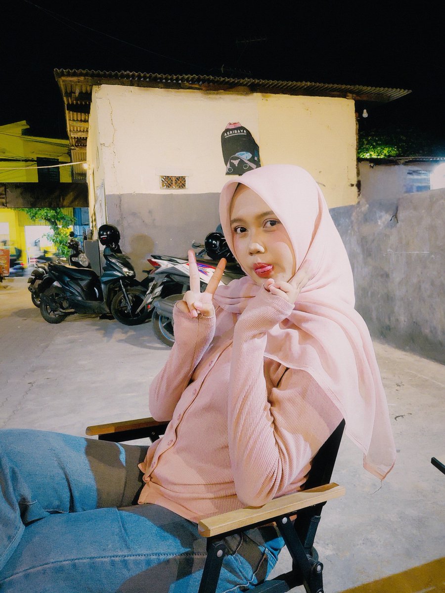 ddecymal's tweet photo. background e jelek tapi akunya cantik wkwk https://t.co/YkvYVqeTeL