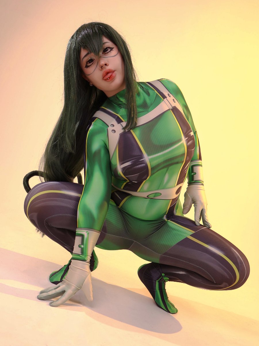 avgest_cos's tweet photo. More froggy! 🐸 

#cosplay #MyHeroAcadémia https://t.co/i41XTONGy5