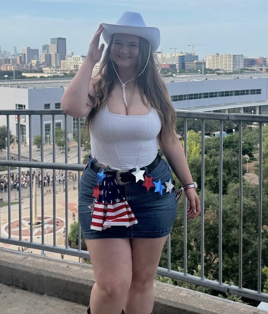 CurvySorority's tweet photo. Chloe | Houston https://t.co/Uom8XEWvoD