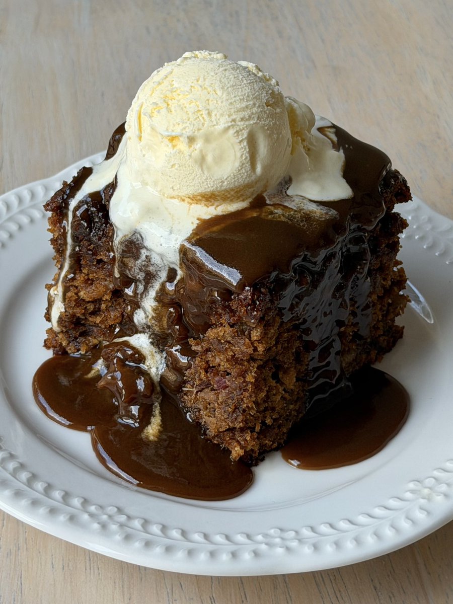 saweeeties's tweet photo. i made sticky toffee banana pudding!! warm with vanilla ice cream https://t.co/PvEdqSHfyD