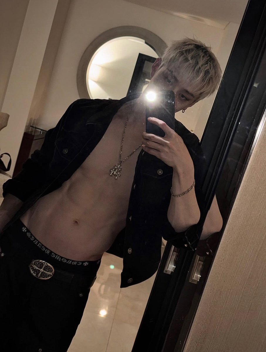 wlfiechans's tweet photo. “damn yall are lucky i exist…” “anyways,” https://t.co/LLlM4XJdox