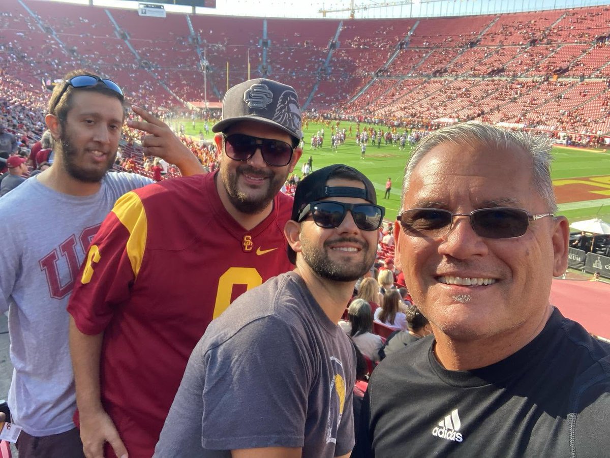 NKaravedas's tweet photo. #ThrowbackThursday2024
This day in '24 was a special time with my guys. Blessed to be in the Coli to see our @uscfb get the W over Wazou 😎❤️💛✌️#FightOn #Memories #FootballFam @CoachKaravedas @jojok_2k https://t.co/QbteEn9gHW