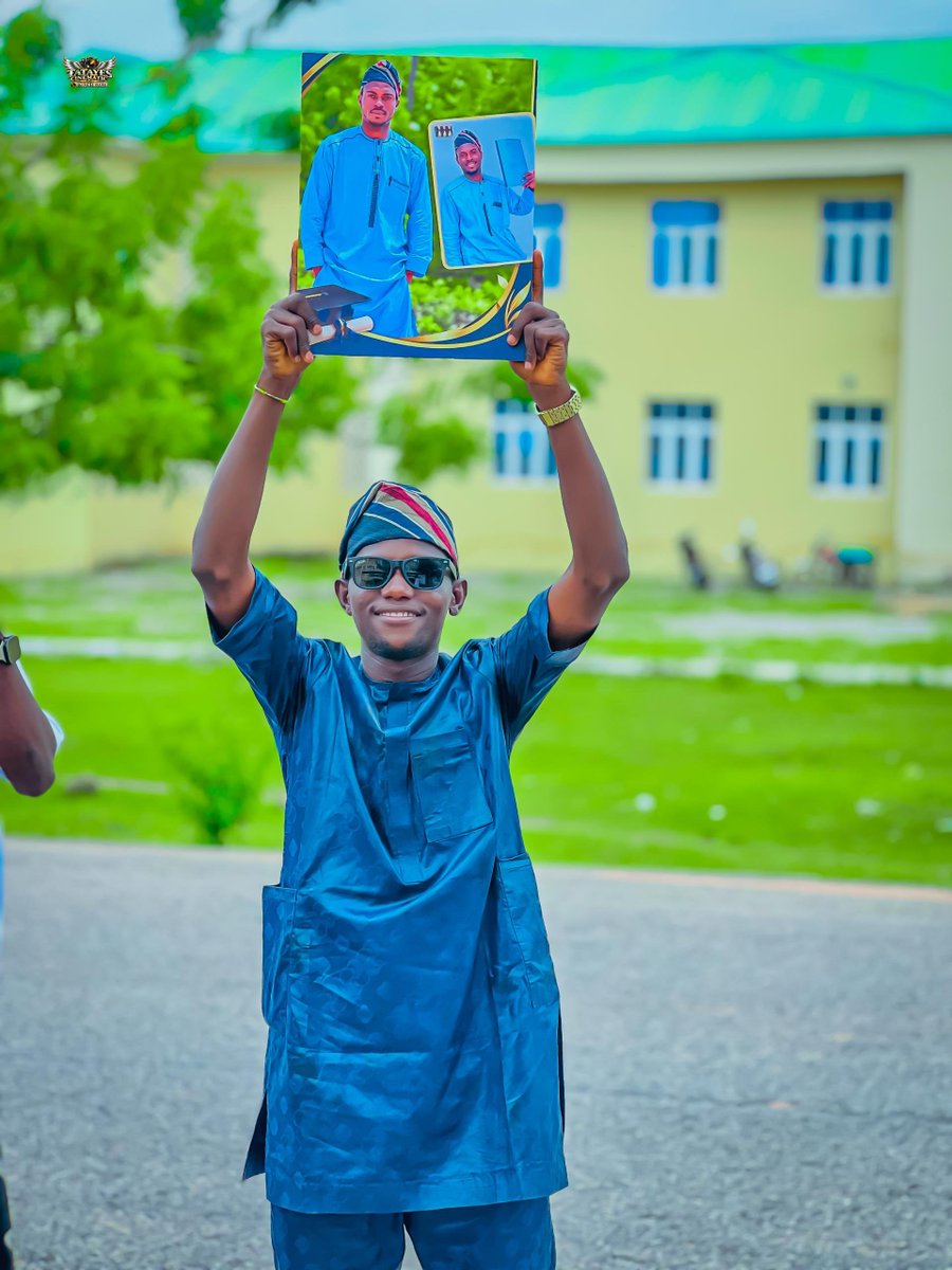UMesa85271's tweet photo. Congratulations on your graduation may Almighty bless you certificate 
Suicide 🧑‍🎓🧑‍🎓 https://t.co/1rj6Ycqr1c