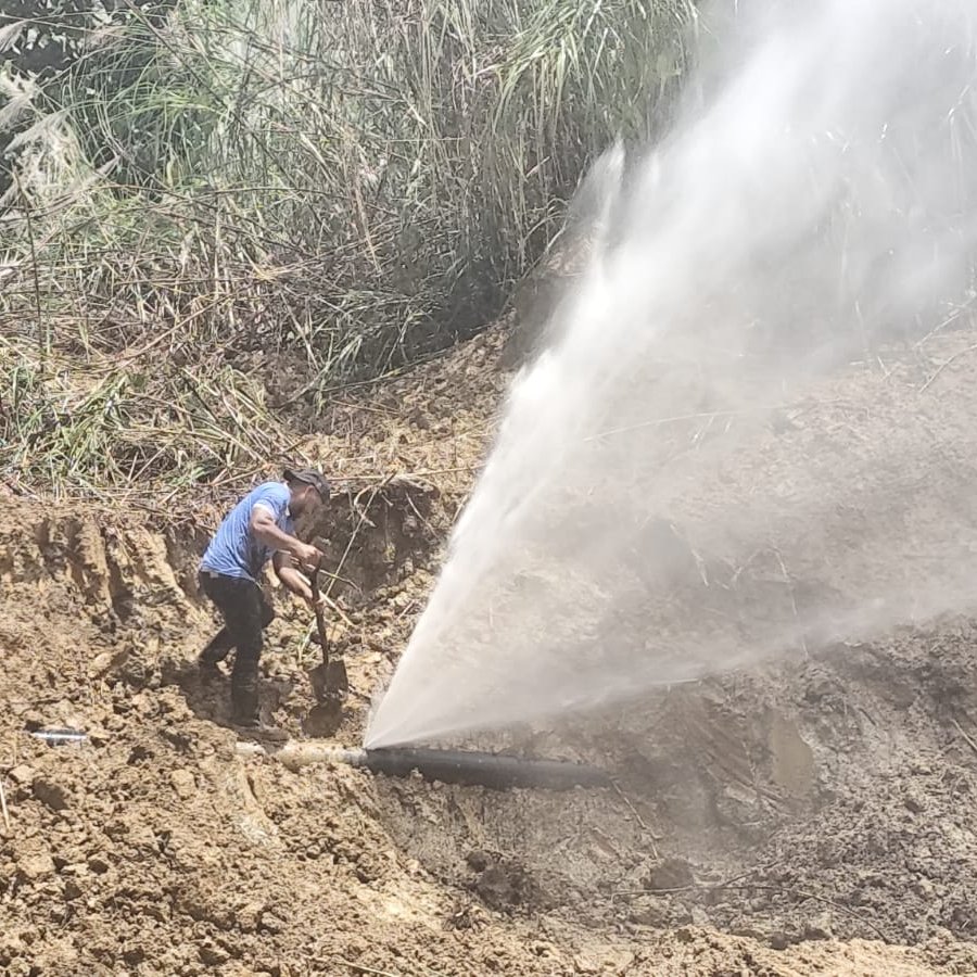 IDAANinforma's tweet photo. ¡Estamos trabajando en Panamá Norte! 👷‍♂️

📍Caimitillo: Reparación de línea de impulsión de 8"  detrás del nuevo complejo deportivo de Ciudad Bolívar.

📍 San Juan: Reparación de tubería de 3" en Nuevo San Juan.

💦Una vez finalicen las labores el suministro se restablecerá progresivamente en Praderas San Lorenzo y Nuevo San Juan.

@311Panama