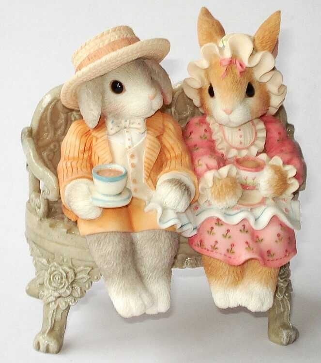 sweetangelette's tweet photo. what if we were 2 bunnies having tea on a bench? ❤️ https://t.co/plYkY845Ne
