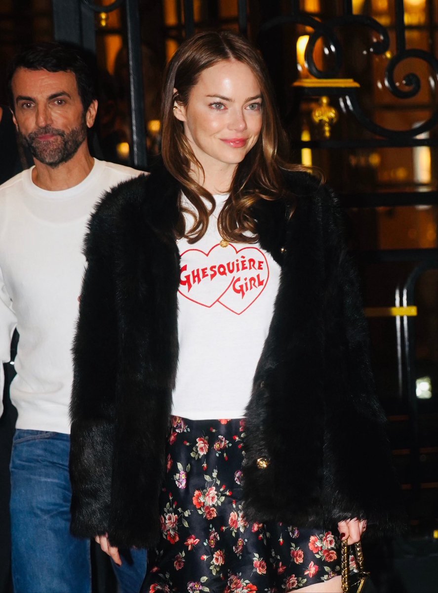 badpostestone's tweet photo. Ghesquière Girl 💅🏻 https://t.co/iQ5Z3UVlsW