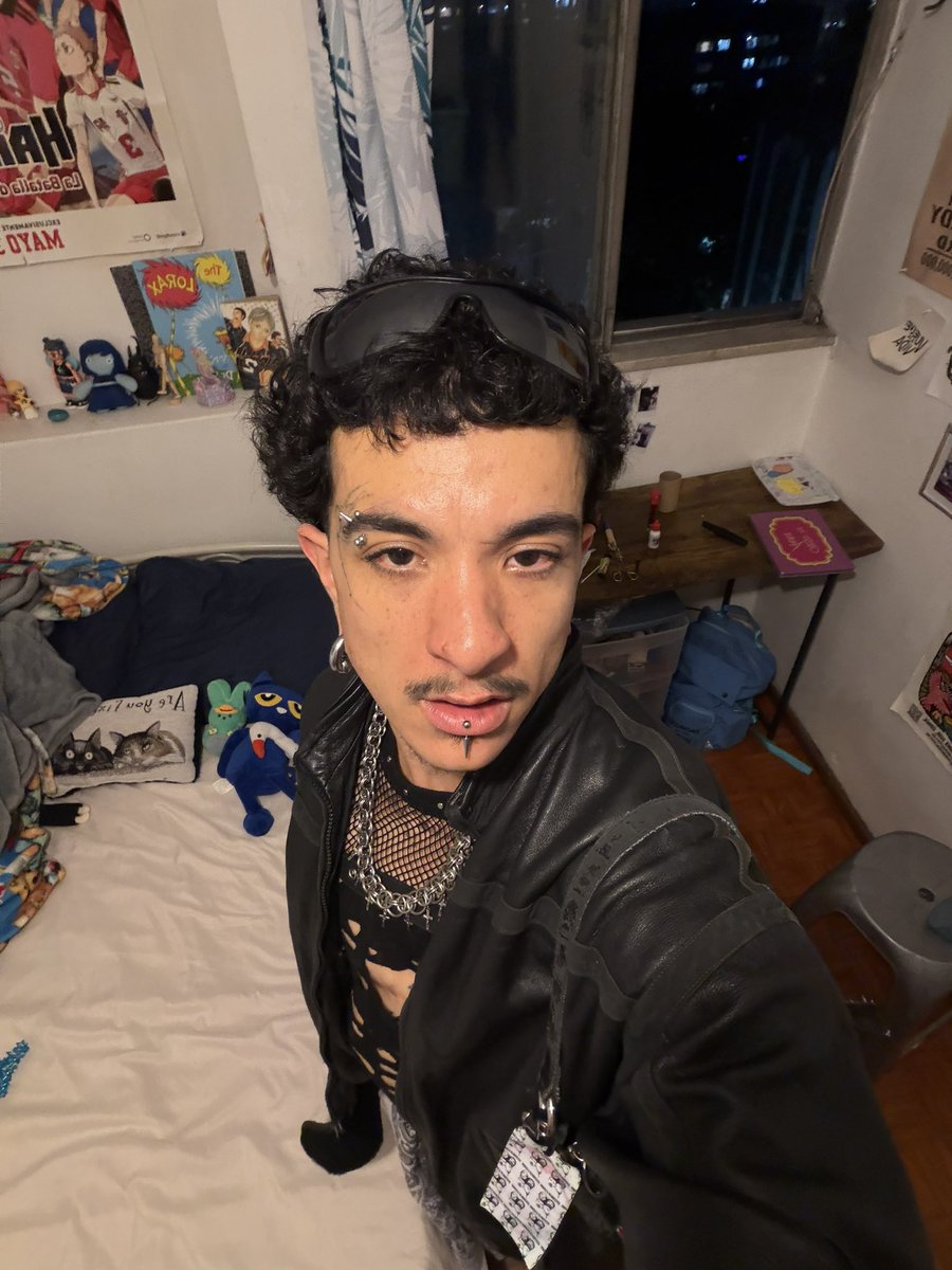 santopuchacho's tweet photo. transsexual he/him butch lesbo🏳️‍⚧️🩷 y ni modo!!! 
feliz día a todxs mis transmasculindxs lenchxs!!! 
 y recuerden que la lesbiandad también se ve así 👏🏼❤️🩷🧡🤍 https://t.co/Rcj9orBXQa