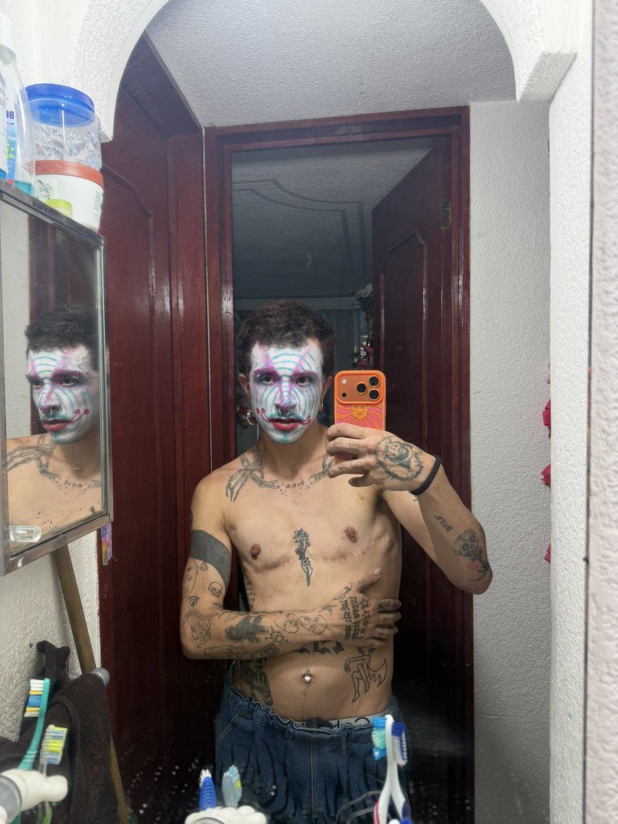 santopuchacho's tweet photo. transsexual he/him butch lesbo🏳️‍⚧️🩷 y ni modo!!! 
feliz día a todxs mis transmasculindxs lenchxs!!! 
 y recuerden que la lesbiandad también se ve así 👏🏼❤️🩷🧡🤍 https://t.co/Rcj9orBXQa