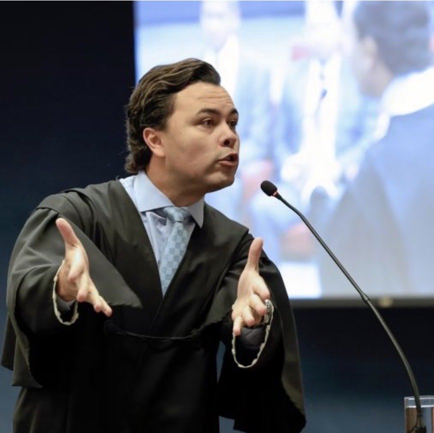 Haaaysb's tweet photo. 🚨JEFFREY CHIQUINI ESTÁ TRABALHANDO!

O deputado eleito acabou de entrar com uma ação criminal contra o presidente da Itaipu, Enio Verri, perante a Procuradoria-Geral Eleitoral, pela prática de crime eleitoral, consistente na criação de fake news de que Flávio Bolsonaro irá acabar com o Farmácia Popular.