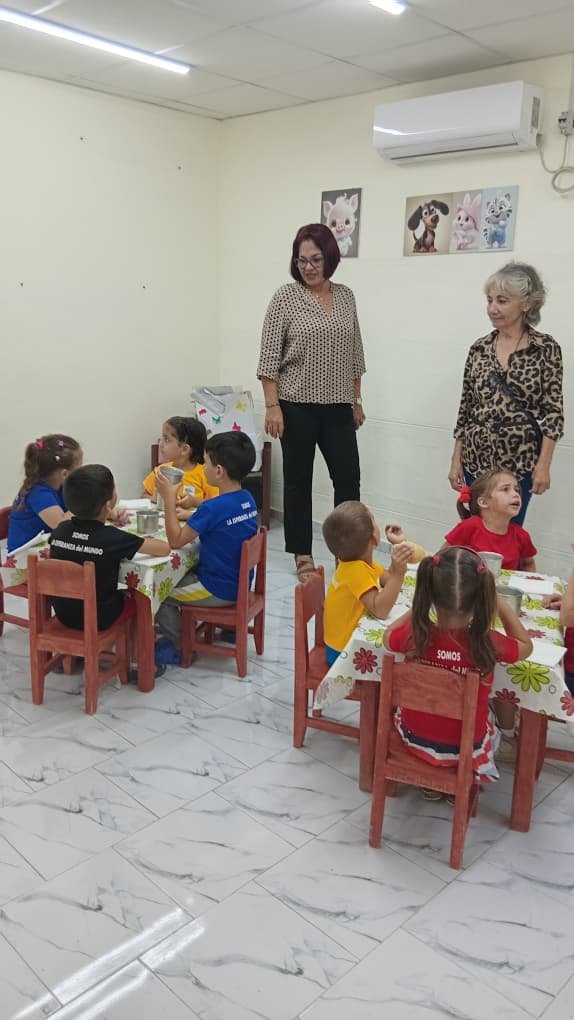 InfanciaSancti's tweet photo. Se observa hoy en la casita infantil Los Vaqueritos de mi Reina el esfuerzo de quienes entienden que los primeros años son decisivos, se combina la pedagogía con la ternura, logrando que los niños aprendan a ser autónomos y felices en un entorno que los protege y los impulsa. https://t.co/UeAcErPiBS