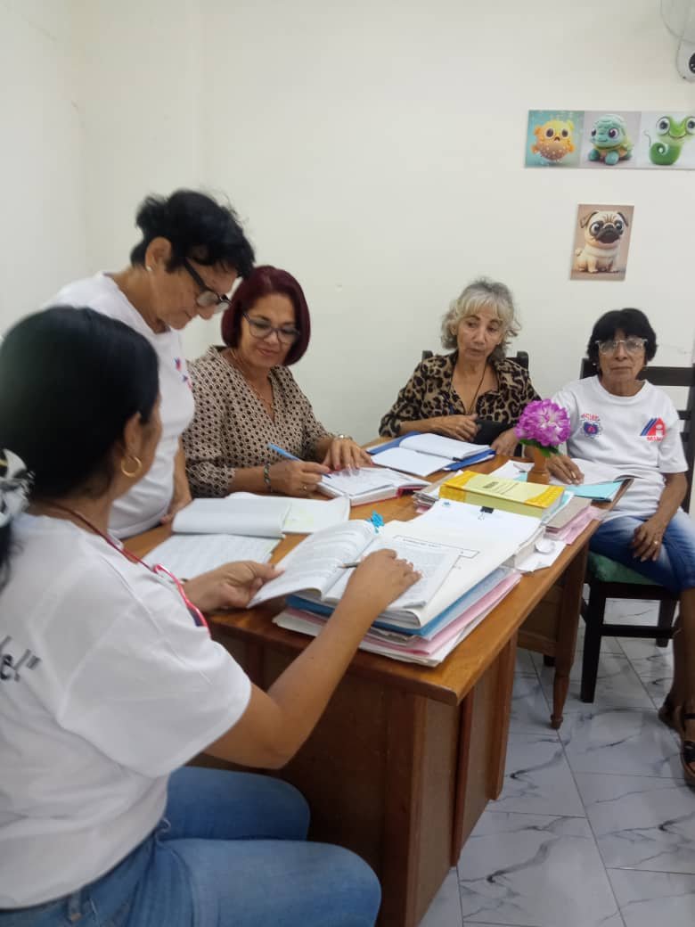 InfanciaSancti's tweet photo. Se observa hoy en la casita infantil Los Vaqueritos de mi Reina el esfuerzo de quienes entienden que los primeros años son decisivos, se combina la pedagogía con la ternura, logrando que los niños aprendan a ser autónomos y felices en un entorno que los protege y los impulsa. https://t.co/UeAcErPiBS