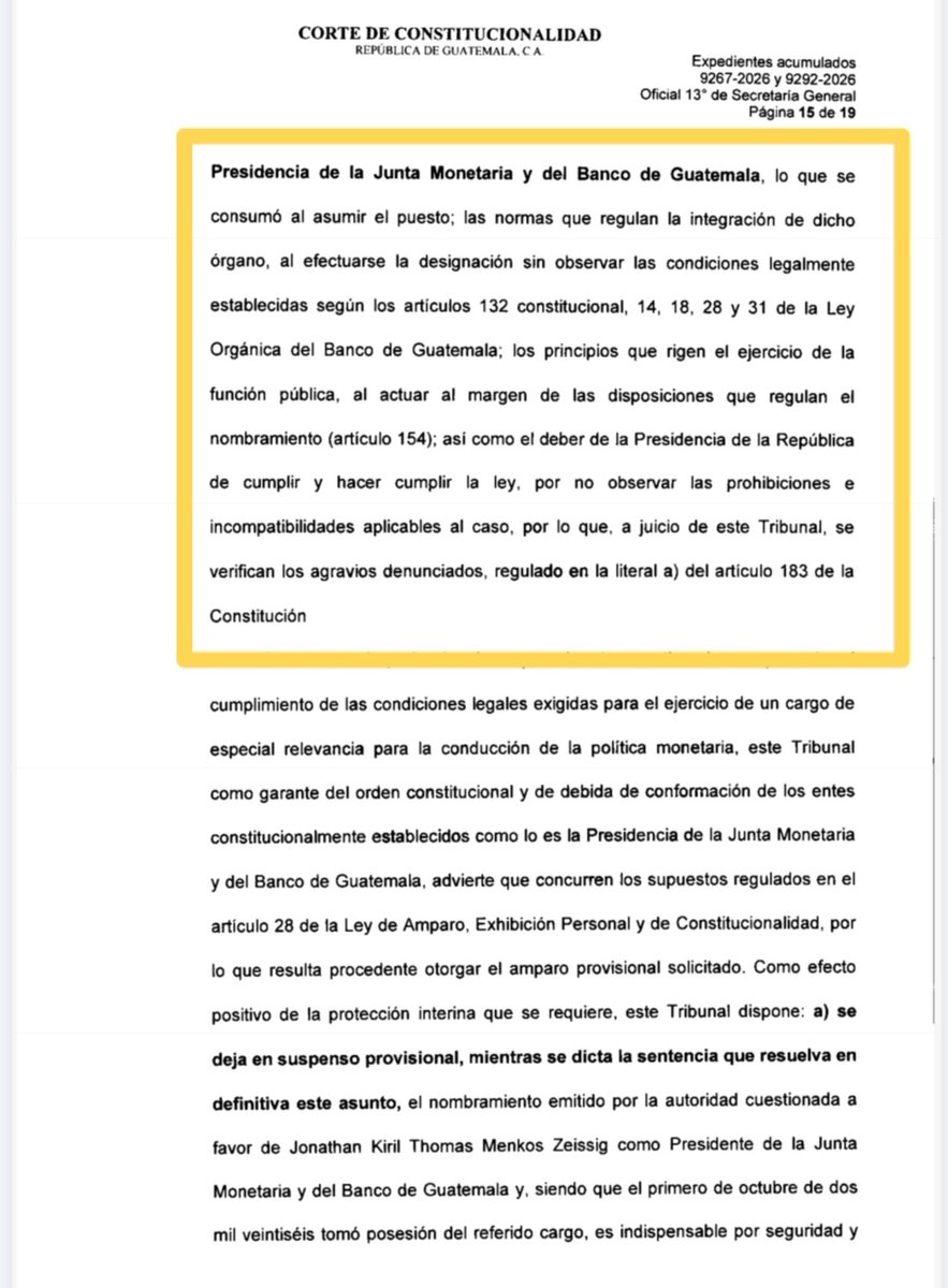 vozdeltuit's tweet photo. Vaya lío legal  en el que se metió el Presidente @BArevalodeLeon y J. Menkos.  Al consumar el acto de juramentación. https://t.co/OrA6ghenUA