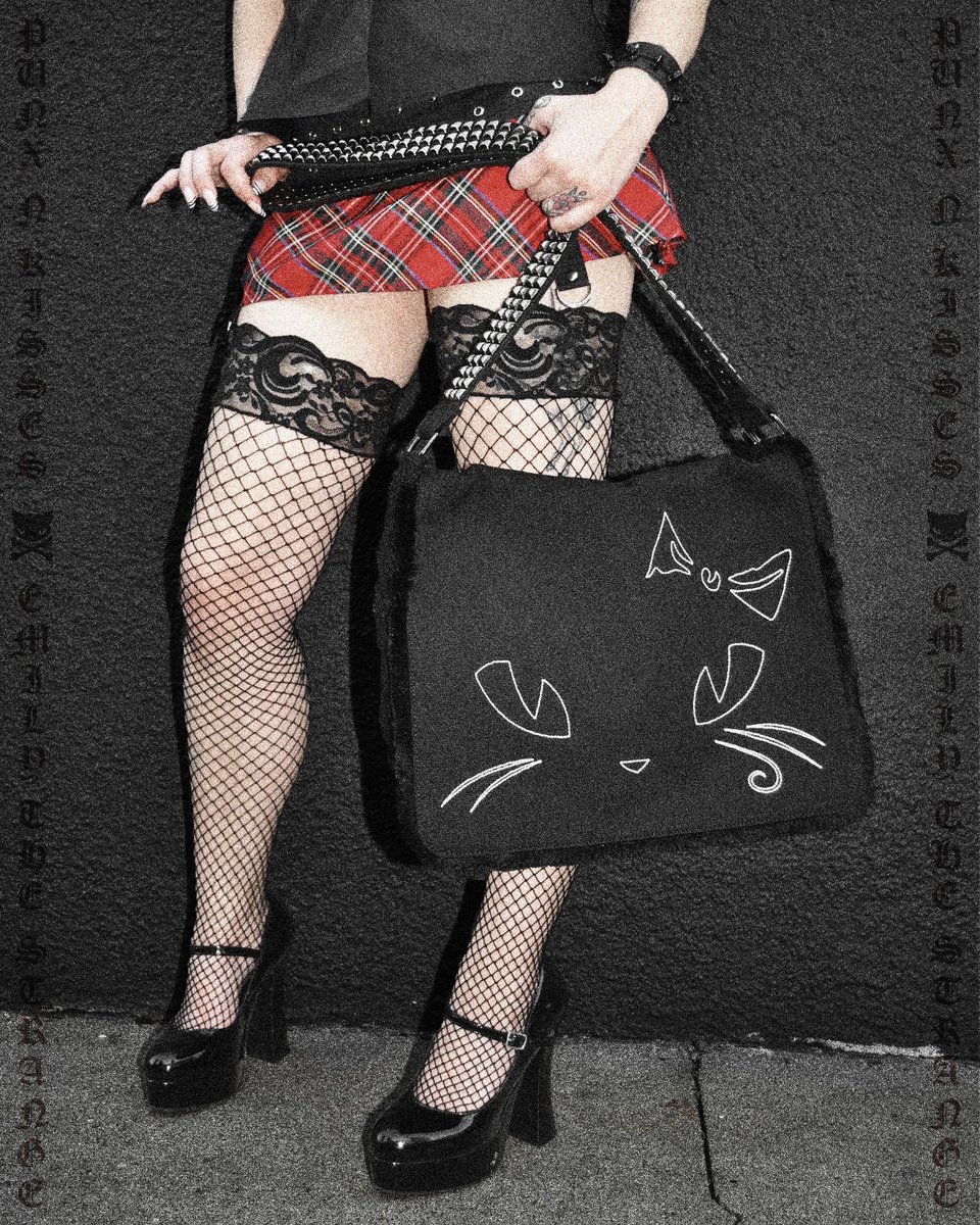 punxnkisses's tweet photo. Little Miss Mayhem 🐈‍⬛💋..10/13.. https://t.co/DFeiS0T7NH