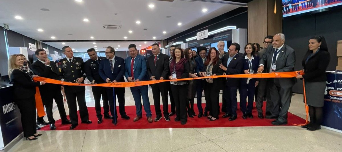 AMCS_ORG's tweet photo. 🎀🚀 Realizamos el corte de listón y recorrido por la Expo de Ciberseguridad, un espacio para conectar soluciones, tecnología y especialistas.

📍 Universidad Anáhuac México, Campus Norte @anahuac 

Agenda completa: https://t.co/7vb72QmRBO https://t.co/nv0PUlLzN6