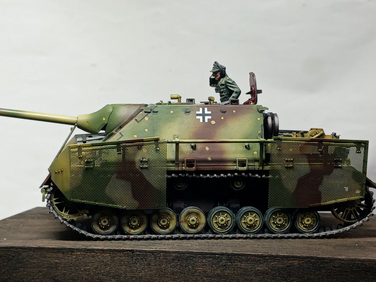 dhhsw958_tk's tweet photo. Ⅳ号駆逐戦車
イベント前日に完成したのでちゃんとした完成報告してませんでした。
トーマシールドの繊細な透け具合は表現出来たと思います。
#タミヤ https://t.co/PGFBTX69Va