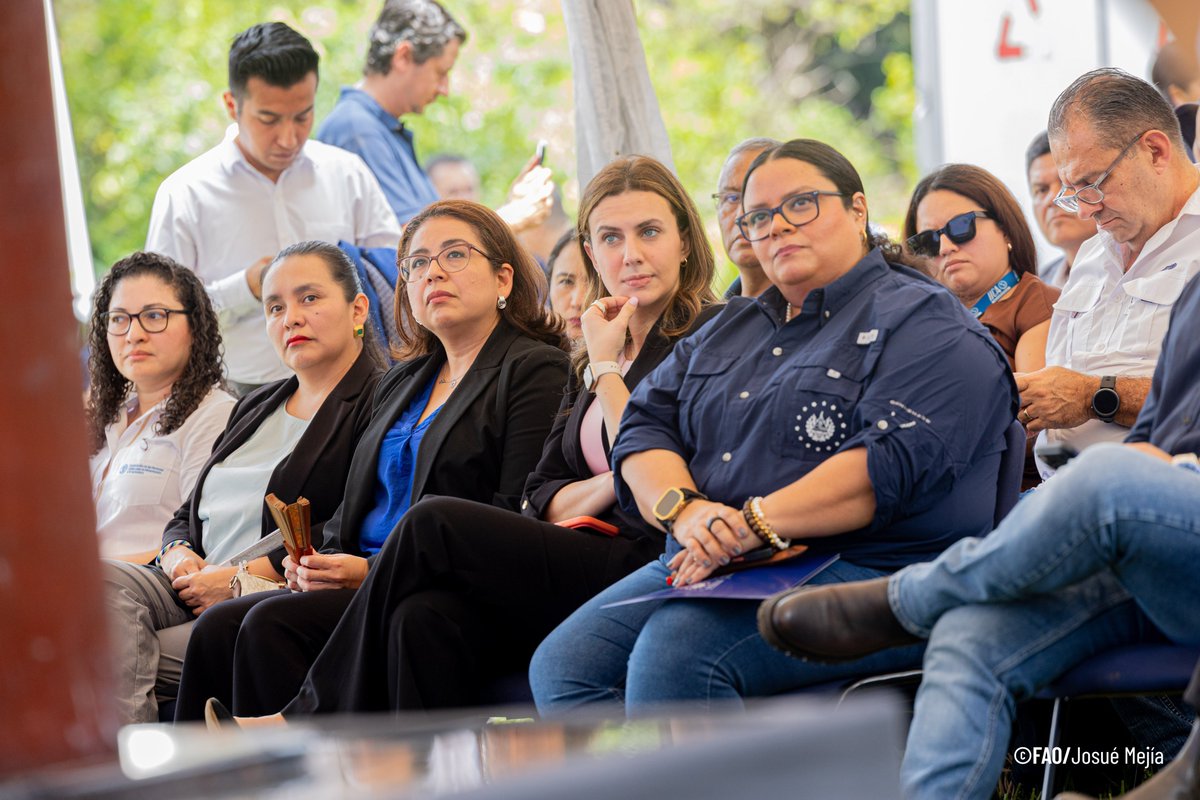 elsalvadornews_'s tweet photo. @AgriculturaSV @CENTAELSALVADOR @ITU @UEenElSalvador #AgroConecta es uno de los principales resultados del proyecto #MERIAN con financiamiento de @UEenElSalvador impulsando la transformación digital del sector agroalimentario para acercar conocimientos, servicios e información a las poblaciones rurales. 🌾💡 https://t.co/5RC4q1yVmI