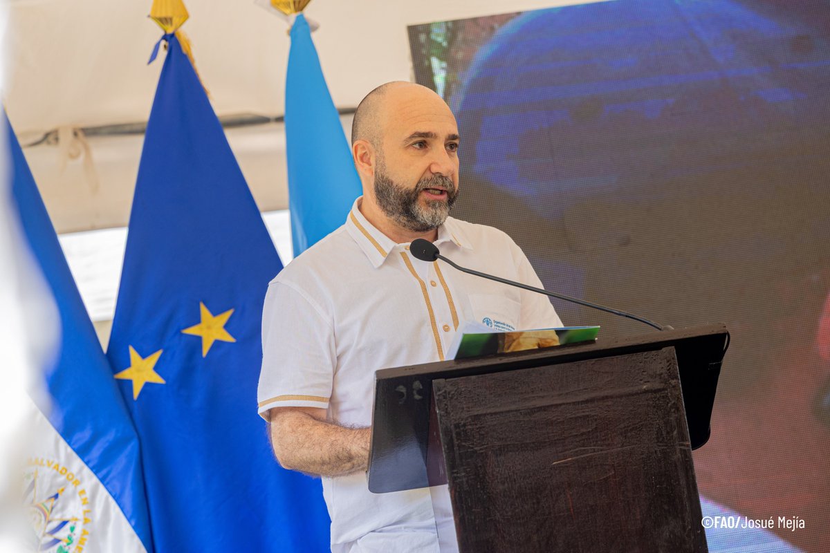 elsalvadornews_'s tweet photo. @AgriculturaSV @CENTAELSALVADOR @ITU @UEenElSalvador #AgroConecta es uno de los principales resultados del proyecto #MERIAN con financiamiento de @UEenElSalvador impulsando la transformación digital del sector agroalimentario para acercar conocimientos, servicios e información a las poblaciones rurales. 🌾💡 https://t.co/5RC4q1yVmI