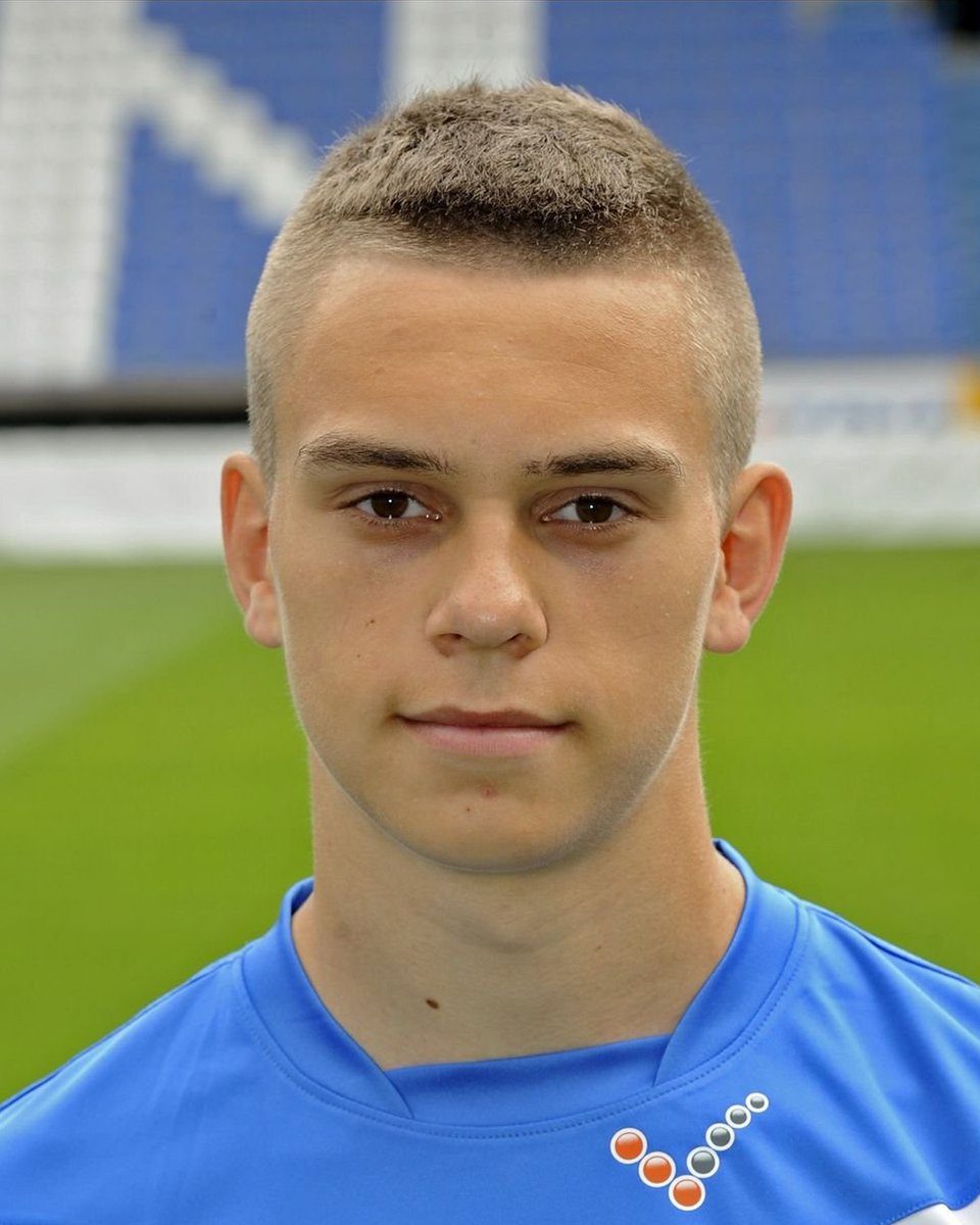 EuropaLeague's tweet photo. ⏮️ Leandro Trossard 👶

#UEL https://t.co/TmF7OOXoWy
