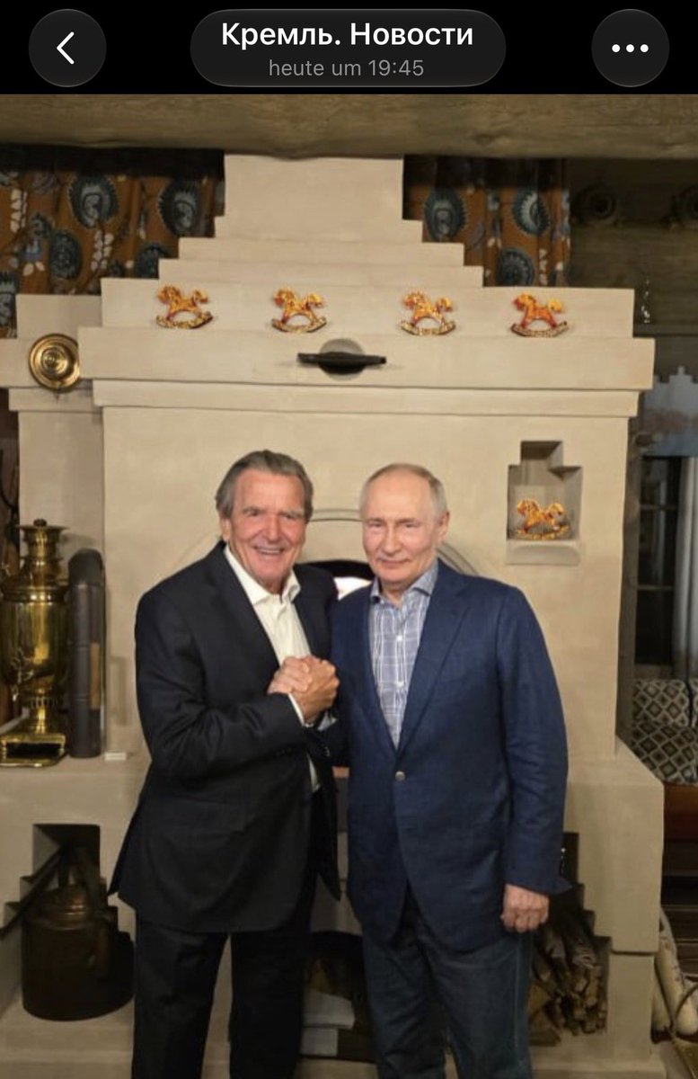 fpiatov's tweet photo. Während der schweren russischen Luftangriffe auf ukrainische Zivilisten feierte der deutsche Ex-Kanzler Gerhard Schröder offenbar gemeinsam mit Wladimir Putin dessen Geburtstag. Das berichtet die staatliche russische Nachrichtenagentur Interfax. https://t.co/EB5BTNVeHl