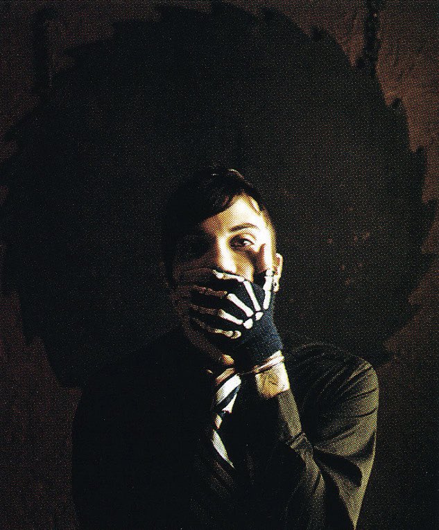 frnksource's tweet photo. My Chemical Romance by Daragh McDonagh for Revolver Magazine, 2005, my scans. https://t.co/NKK78SKque