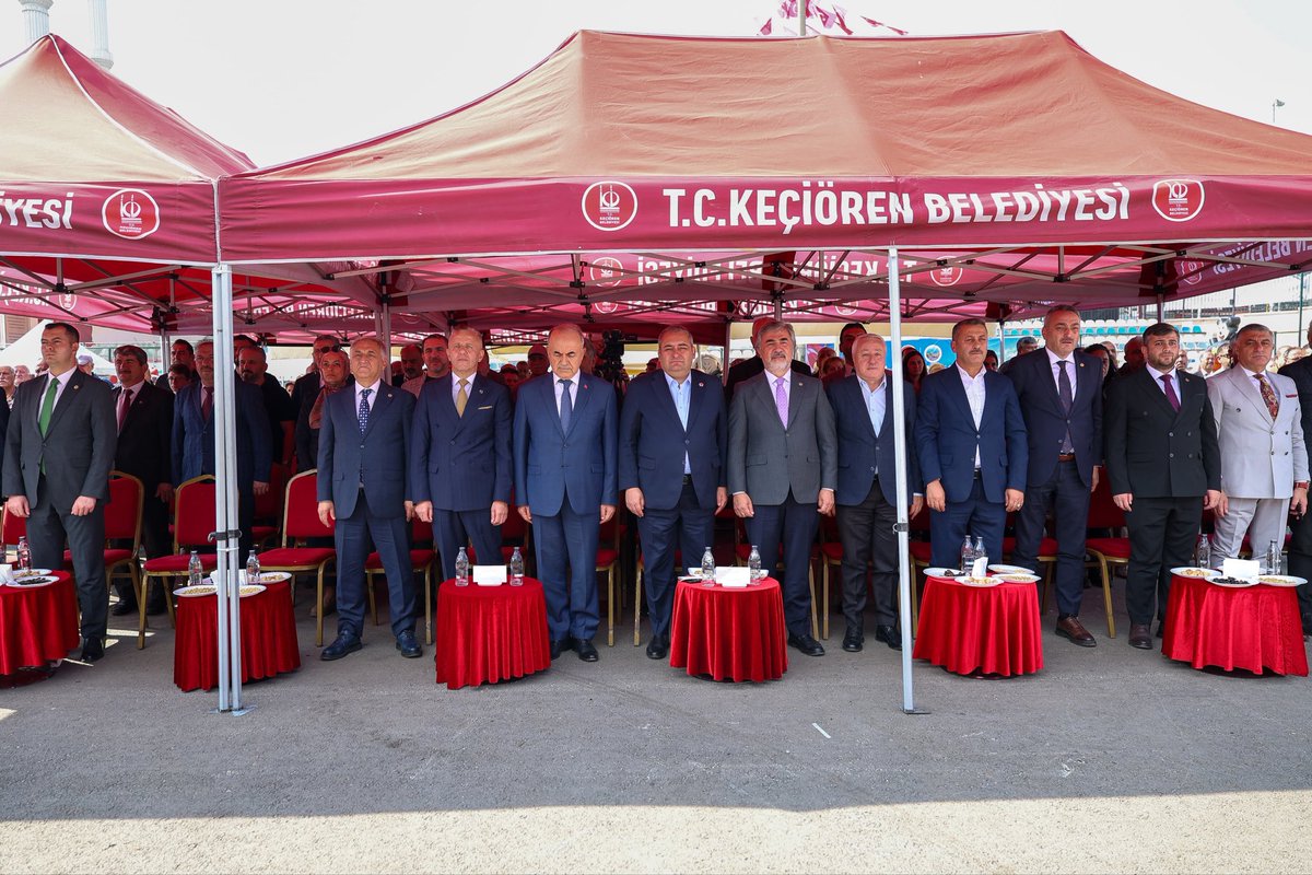 OzarslanMesut's tweet photo. ORDU’NUN YİĞİT İNSANLARIYLA BERABERDİK 🇹🇷

Ne demiştik? Önceden Ankara’nın farklı ilçelerinde yapılan hemşehri günlerine Keçiören’imizden binlerce vatandaşımız giderdi. Artık binlerce Ankaralı Keçiören’e akıyor, Keçiören’imizde gönül köprüleri kuruluyor.

Çok iddialıyız. Keçiören’imiz kültürün, sanatın, bilimin ve tekniğin merkezi olacak.

📌 Ordu Günleri - Fatih Stadı