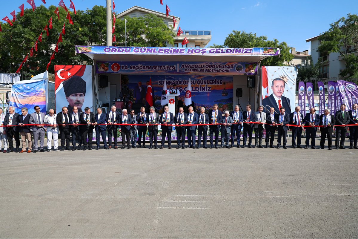 OzarslanMesut's tweet photo. ORDU’NUN YİĞİT İNSANLARIYLA BERABERDİK 🇹🇷

Ne demiştik? Önceden Ankara’nın farklı ilçelerinde yapılan hemşehri günlerine Keçiören’imizden binlerce vatandaşımız giderdi. Artık binlerce Ankaralı Keçiören’e akıyor, Keçiören’imizde gönül köprüleri kuruluyor.

Çok iddialıyız. Keçiören’imiz kültürün, sanatın, bilimin ve tekniğin merkezi olacak.

📌 Ordu Günleri - Fatih Stadı