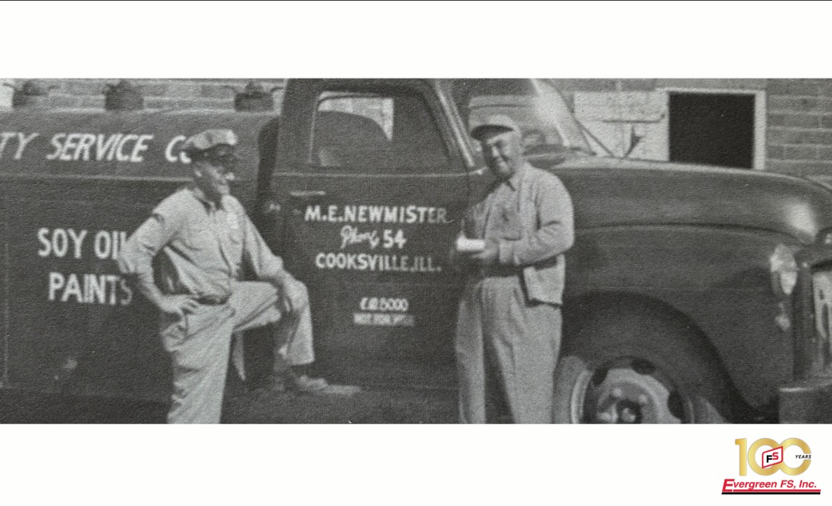 evergreenfsinc's tweet photo. Our cooperative's 1st sale was a 30 gal drum of lube oil purchased by Avery Adams and his neighbor George Forbes, Carl McComb was the salesman.

In these pics, Avery Adams (right) is with salesman Melvin Newmister. 

https://t.co/JyVbdM5Lxn
#EvergreenFS100 #YourOneLocalSupplier https://t.co/qzdLS0xJjg