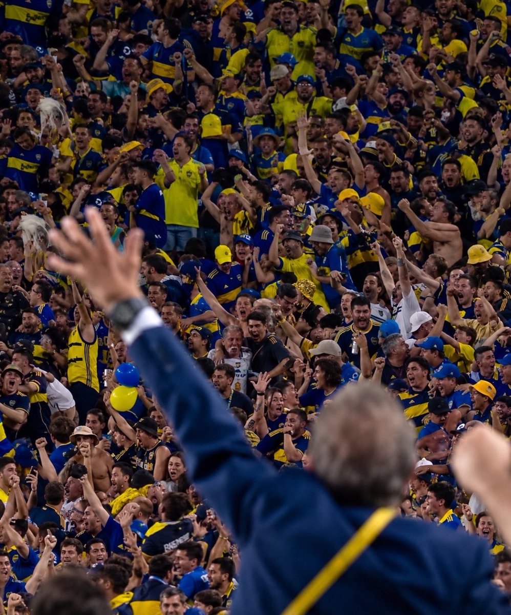 Diego__ese's tweet photo. La última gran alegría del club y de mi abuelo nos la diste vos Miguel Angel Russo, a un año de tu partida y donde estés, te recordaré para siempre 💙💛 https://t.co/5I2XrptdcZ