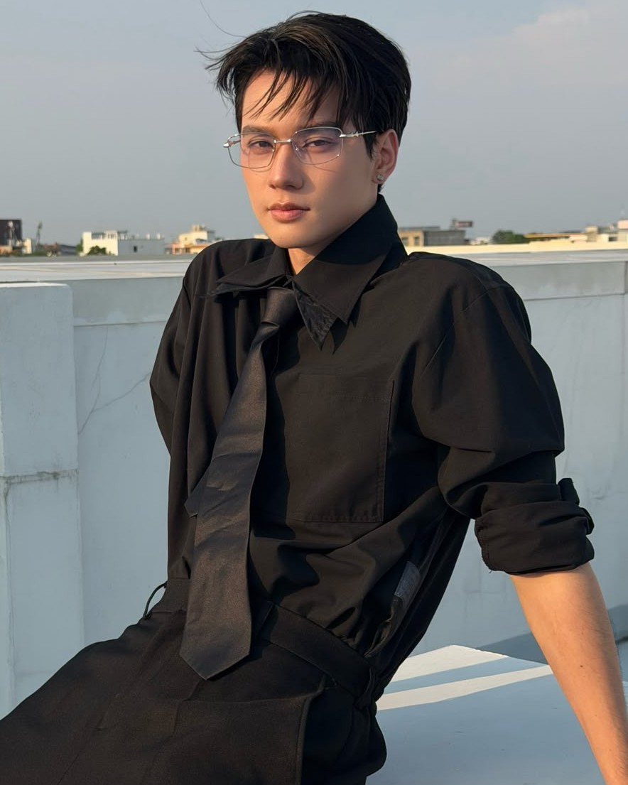 TheePopCore's tweet photo. Keng Harit was among the MOST mentioned celebrities across both recent Milan and Paris Fashion Weeks, despite not even attending the Milan Fashion Week. https://t.co/79Et5N9gyB