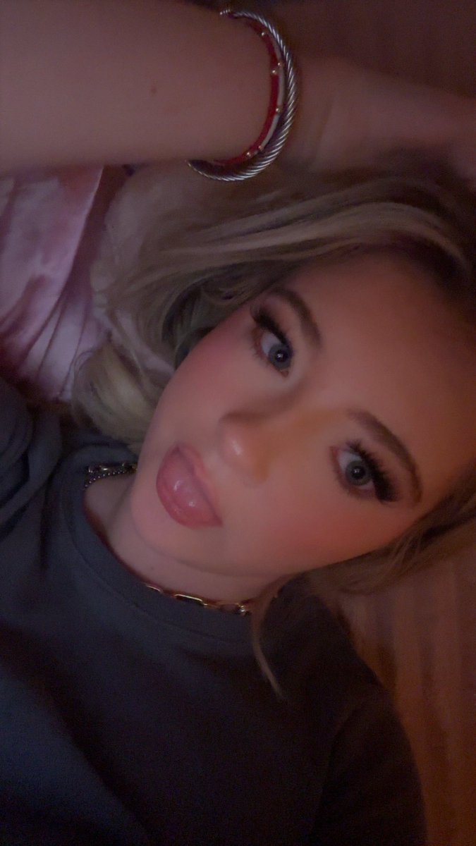 freshnegoddess's tweet photo. I'm bored and want a new piggy to play with. Here's what I'm into. Pick your poison and message me.

💰 Findom | Debt Contract
😈 Blackmail |  Humiliation
📱 Kidslox 
🔐 Chastity | SPH | CBT
🍼 ABDL | Mommy
💄 Sissy | Forced Bi
📸 Daily Messaging https://t.co/YhwePoagm7