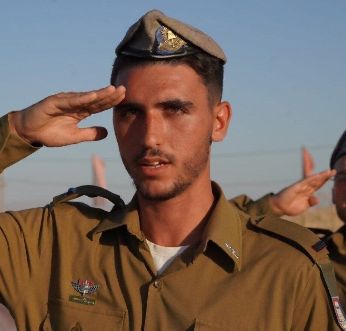 ShmuelShalom's tweet photo. In an operational accident in Lebanon, today Captain Eliahu Chaim Tzfalmus, 21 years old from Haifa, a combat officer in Battalion 603 of the 7th Brigade, fell.
May his memory be blessed 😔🙏❤️💪🏽🇮🇱 https://t.co/gsmzmcWHBh