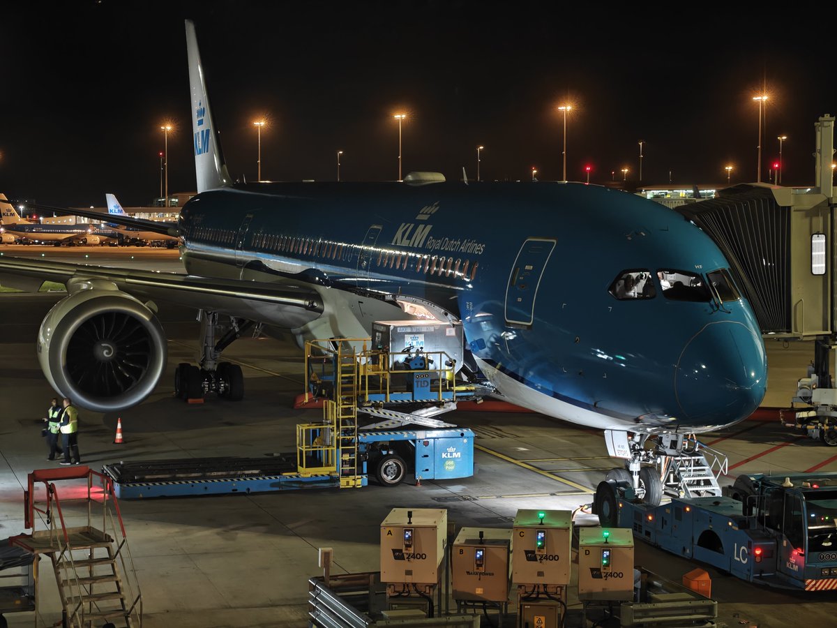 ootb_46's tweet photo. Now boarding.
KL887 AMS-HKG
Boeing 787-9 PH-BHF https://t.co/BZrYEqJHKW
