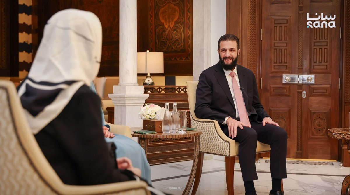 Sana__gov's tweet photo. فخامة الرئيس أحمد الشرع وعقيلته السيدة لطيفة الدروبي يلتقيان، اليوم الخميس في قصر المهاجرين بدمشق، السيدة هالة شكري القوتلي، ابنة الرئيس الراحل شكري القوتلي، والسيدة إلهام محمد العايش، ابنة الوزير الأسبق محمد العايش.

وجرى، خلال اللقاء، استحضار محطات من التاريخ الوطني السوري، والحديث عن دور الشخصيات التي أسهمت في الحياة السياسية والوطنية خلال مرحلة الاستقلال وبناء مؤسسات الدولة السورية، ومن بينها الرئيس الراحل شكري القوتلي والوزير الأسبق محمد العايش.

#سانا