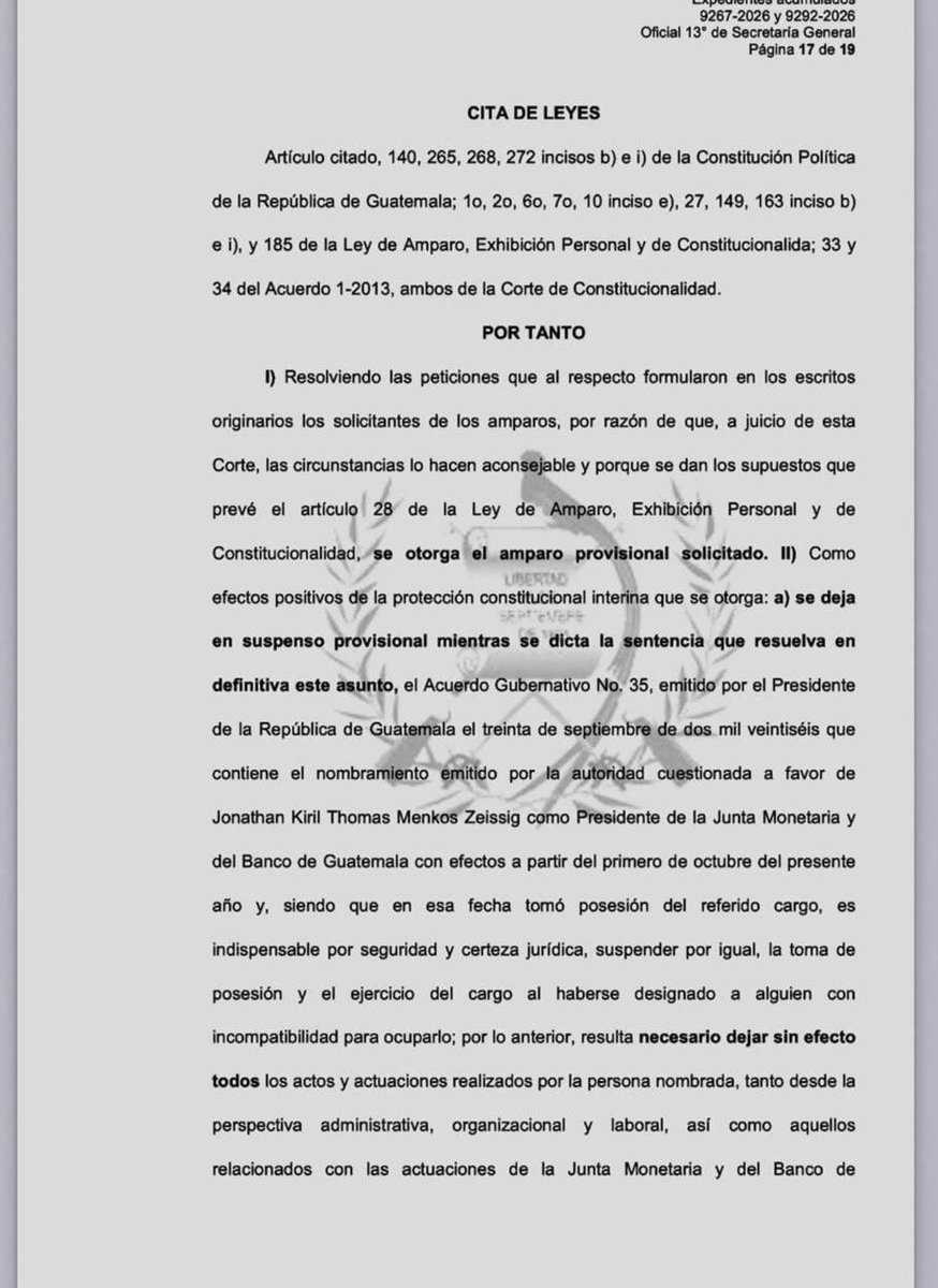 LineasFrescas's tweet photo. La @CC_Guatemala suspendió de forma provisional el nombramiento de Jonathan Menkos al frente del Banguat y la Junta Monetaria. Quedan sin efecto su toma de posesión y los actos que emitió desde el 1 de octubre. El vicepresidente lo sustituye de manera interina. https://t.co/4EZkZJBsQE