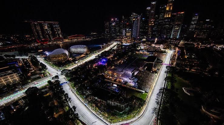 lotienetodo's tweet photo. Se corre de noche, Fórmula 1 en Singapur este finde #singaporegp #f1 https://t.co/eCZnClffZG