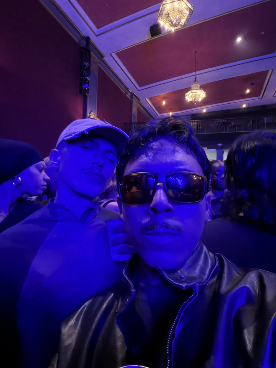virgindru's tweet photo. cousins made it out to @kelelam https://t.co/BYBRqVpqR4