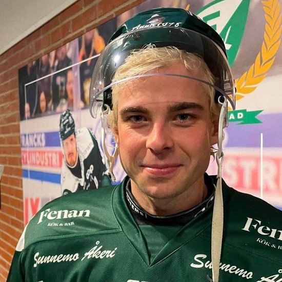 flurka's tweet photo. ...jäkla enkelt att älska denna kille 🥰
💚🤍💚🤍💚
#FantastiskaBollklubben
#StortHjärtaHårtArbete
#FramåtFärjestad
#ViÄrFärjestad
#GeAllt
#Lodin
#fbkse
#shl https://t.co/BbQL6K49jb