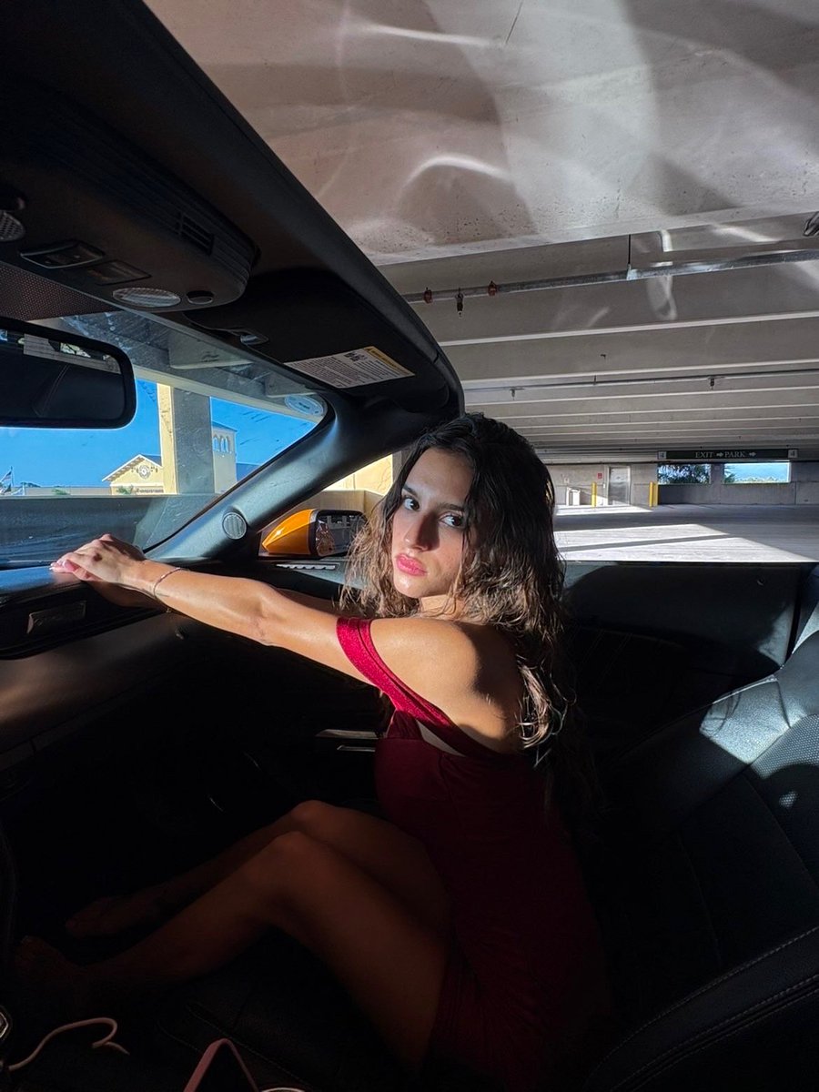 SopiaValentine's tweet photo. Do you like my red dress? https://t.co/FRnxjPR34M