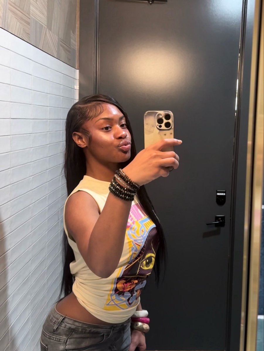 _brucele's tweet photo. just in case yall wondering where i beeen 💗 https://t.co/c3cTU8NG2Q